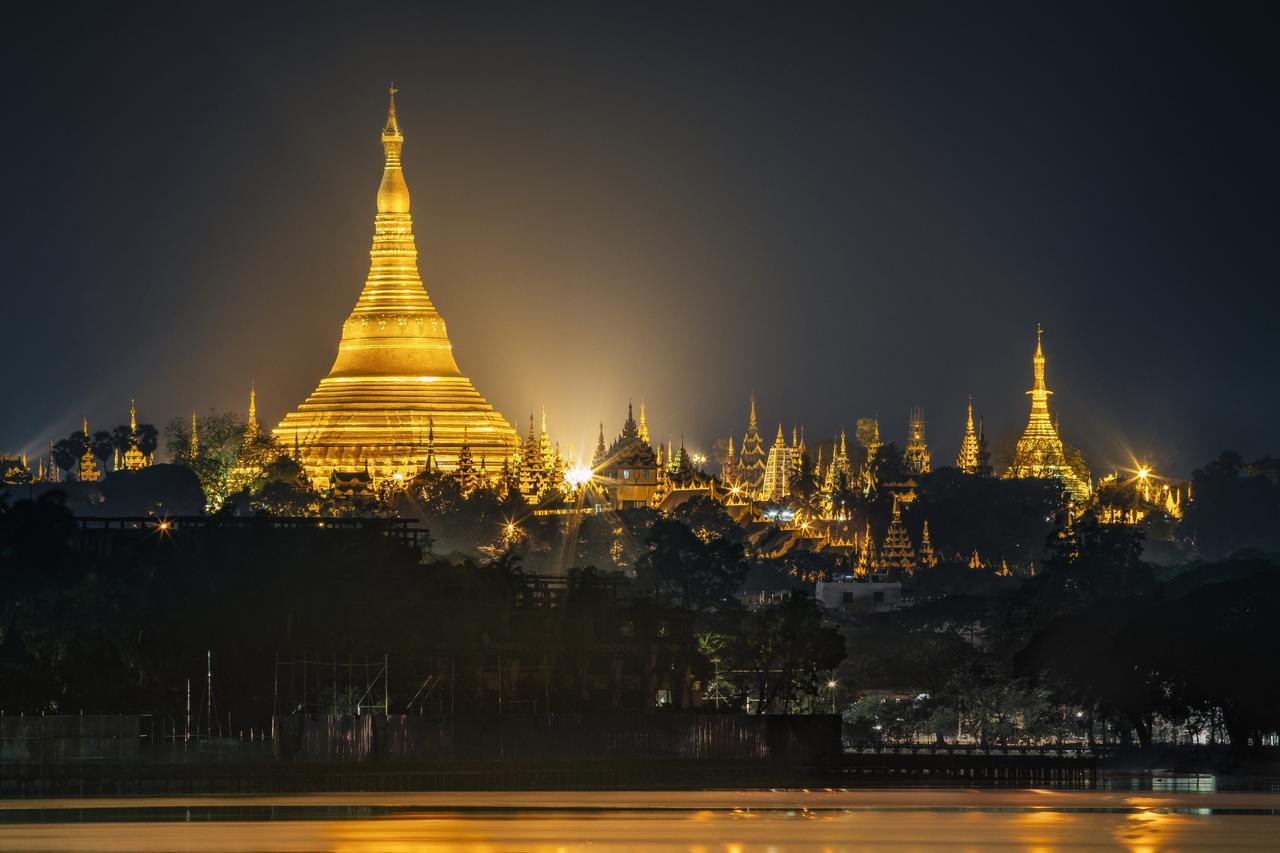 ย่างกุ้ง เอ็กเซลซิเออร์ Hotel ภายนอก รูปภาพ